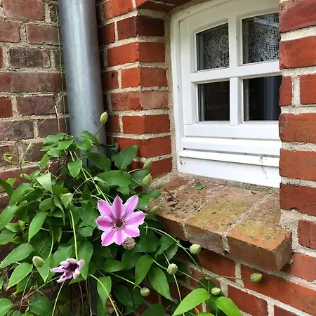 Holiday home Uns Burnhuus 