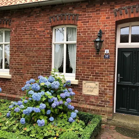 Holiday home Uns Burnhuus 